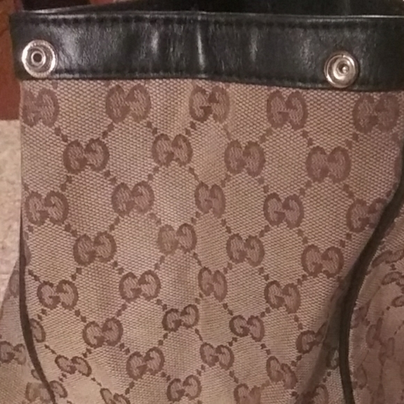 Authentic GUCCI PURSE - Picture 5 of 8